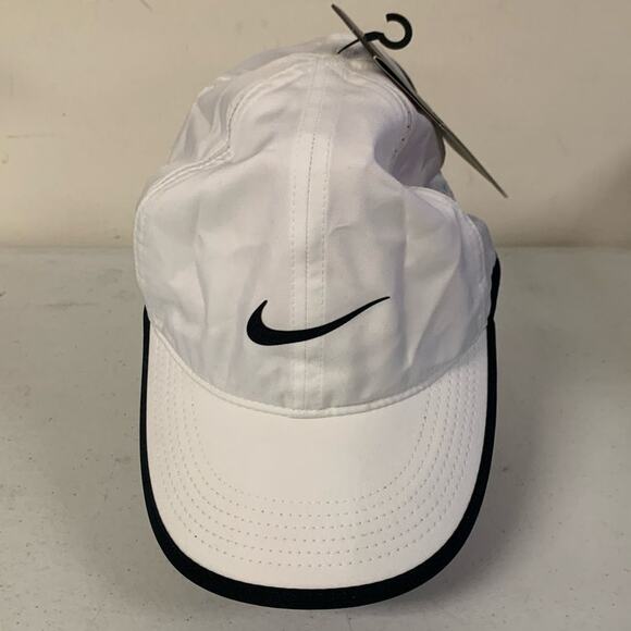Nike Other - NIKE Women's AeroBill Featherlight Tennis Cap, White / Black